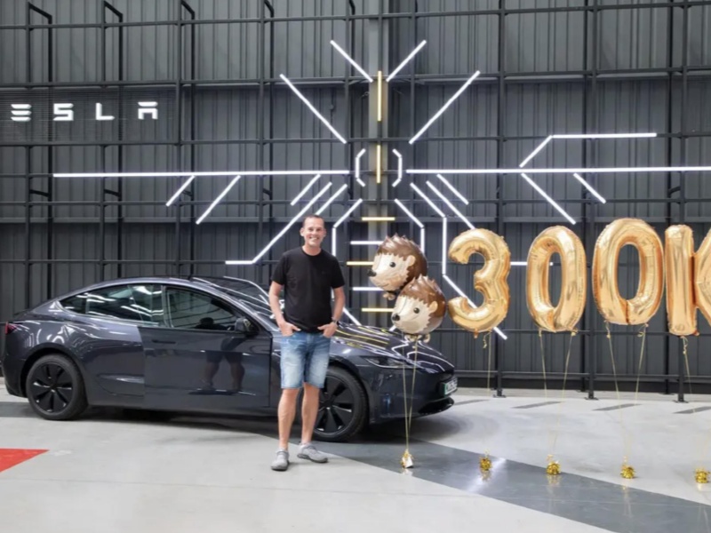 Tesla Delivers 300,000th Car in UK, Shanghai Plant Shines