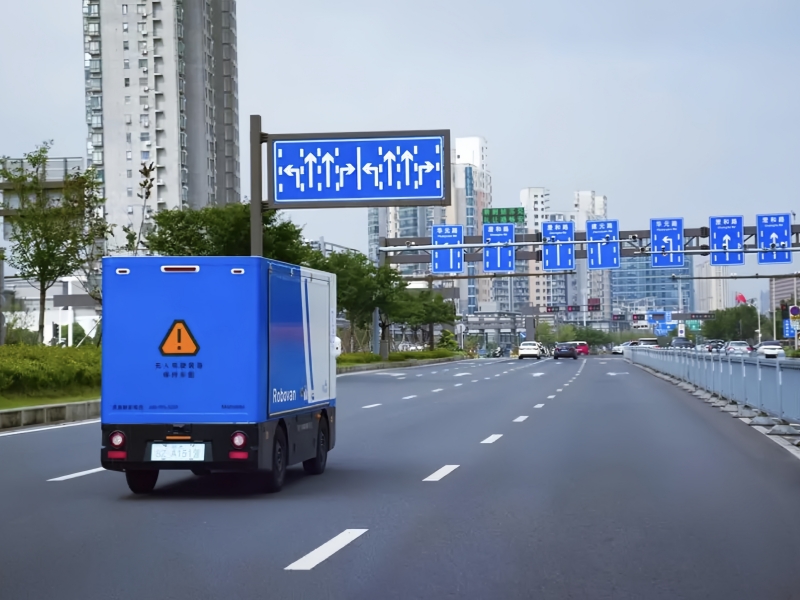 Momenta Robovan Launches Commercial Operations in Suzhou for Last-Mile Autonomous Delivery