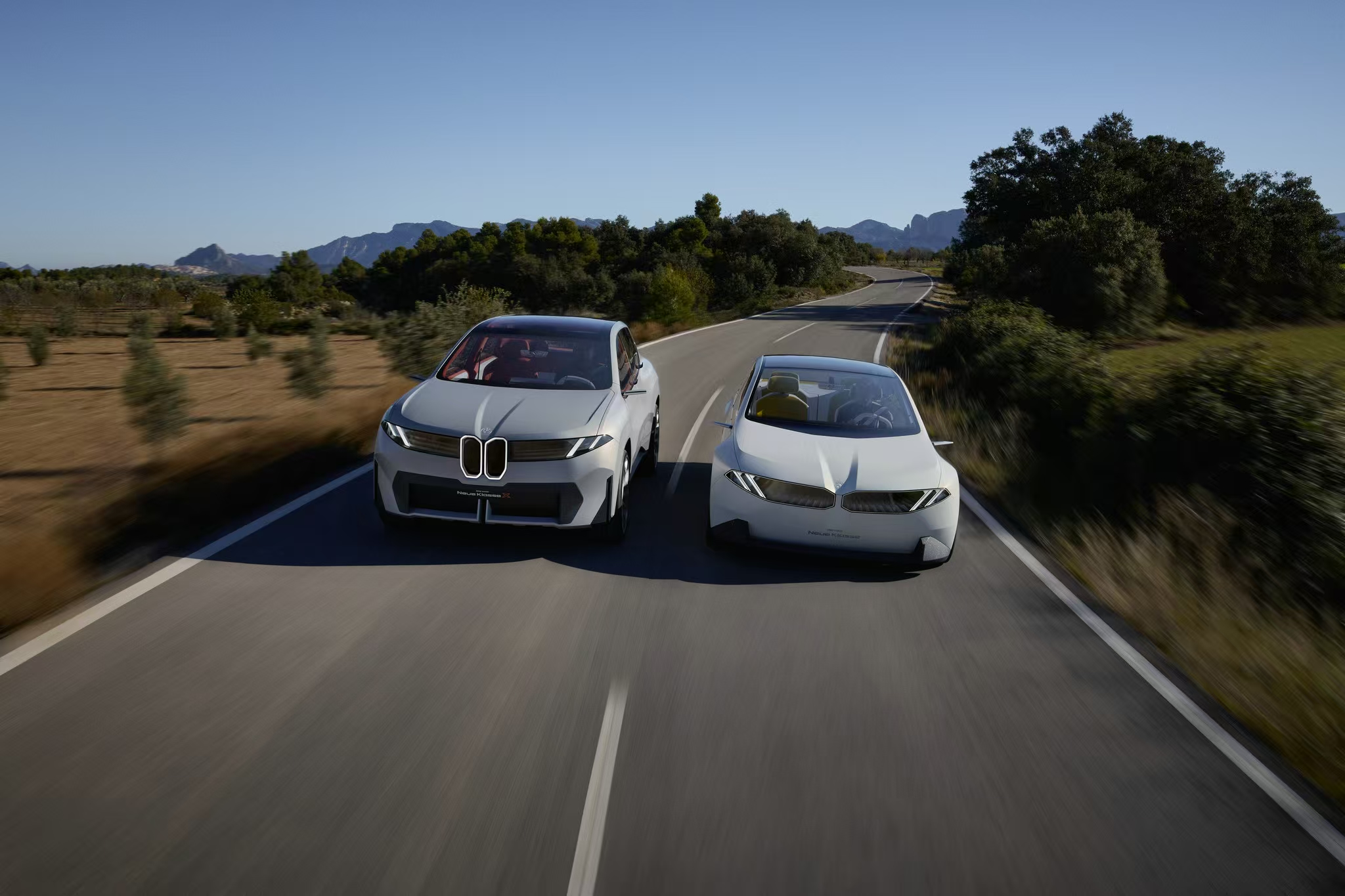 BMW iX3 нового поколения: первый тест-драйв с панорамным iDrive и новым уровнем цифрового комфорта.