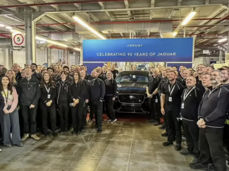 捷豹最后燃油车 F-Pace 下线 90 年燃油时代落幕电动化待启