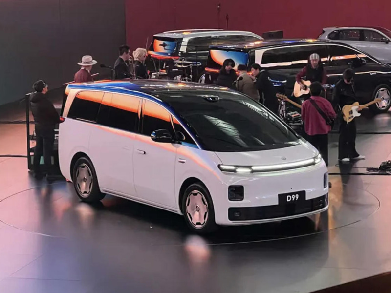 Leapmotor D99 Officially Launched, Equipped with EREV/BEV Dual Powertrains and Smart Cockpit