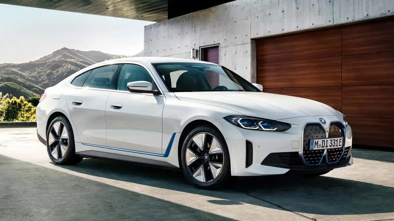 BMW отзывает более 70 000 электрокаров из-за риска потери тяги: ошибка в прошивке электромотора
