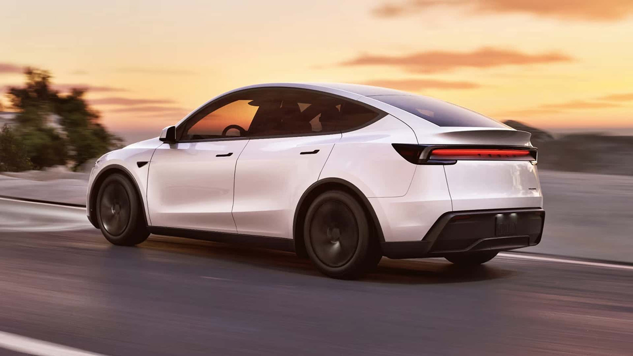 Tesla открывает новую эру: Model Y доехал до покупателя без водителя и оператора