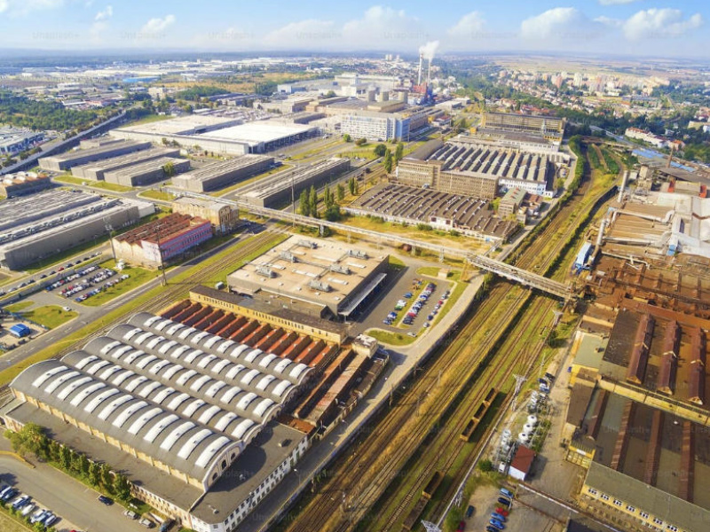 王座易主！中国汽车出海 800 万辆，改写全球百年格局