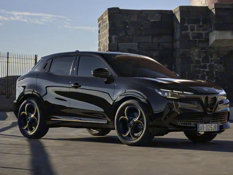 Alfa Romeo Limited Edition Official Images Released, JUNIOR Ibrida INTENSA Sells for 226,800 RMB