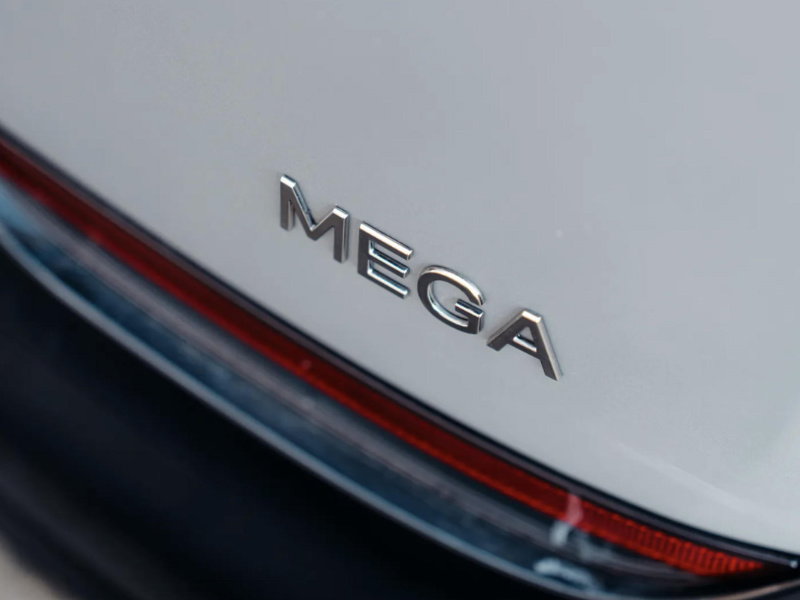理想Mega：重塑快充豪华格局的中国电动MPV