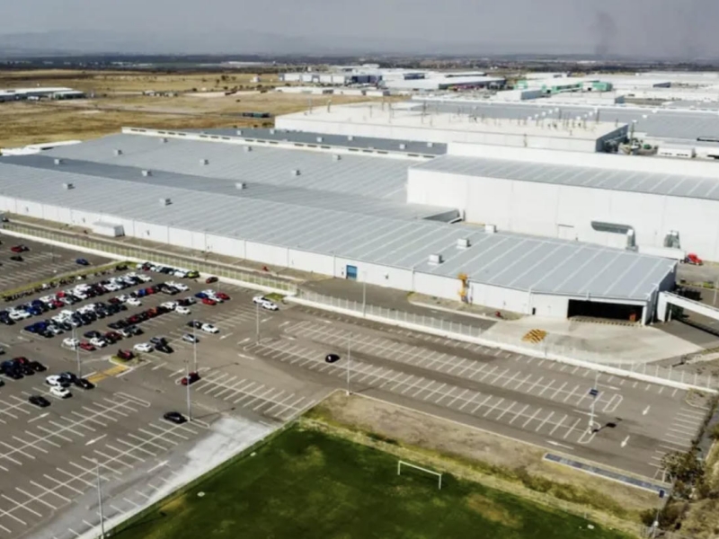 BYD and Geely in the Race to Acquire Mercedes-Benz\'s Mexico Plant