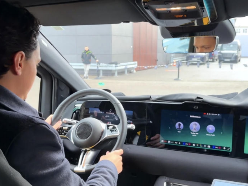 3月10日全球首秀！纯电奔驰VLE，能扛住国产MPV的围剿吗？