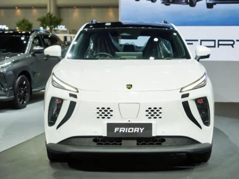 Dongfeng Fengxing FRIDAY Launches in Thailand, V9 MPV Debuts