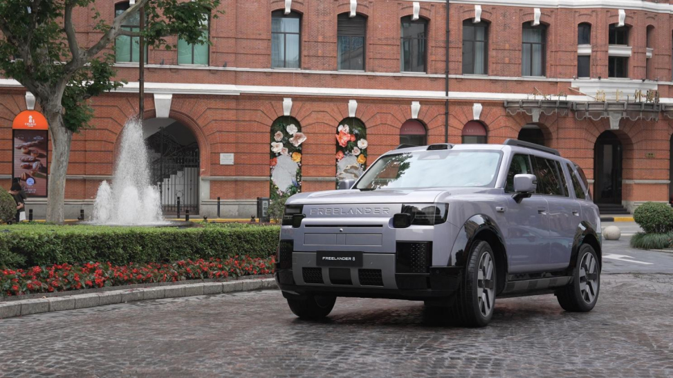 FREELANDER 8 Makes First Public Appearance Ahead of Official Abu Dhabi Launch